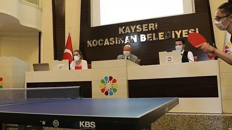 KOCASİNAN'IN MECLİSİ'NDE TÜRKİYE'NİN GURURLARINDAN MASA TENİSİ ŞOVU