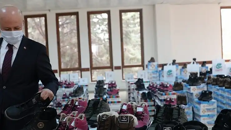 KOCASİNANLI ÇOCUKLARIN SOĞUK KIŞ GÜNÜNDE GÖNÜLLERİ ISINDI