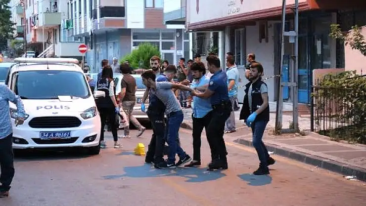 Komşu kavgasında silahlar çekildi, sokak savaş alanına döndü!