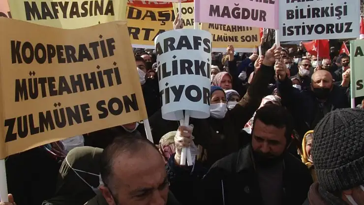 KOOPERATİF MAĞDURLARI CUMHURİYET MEYDANI'NDA EYLEM YAPTI