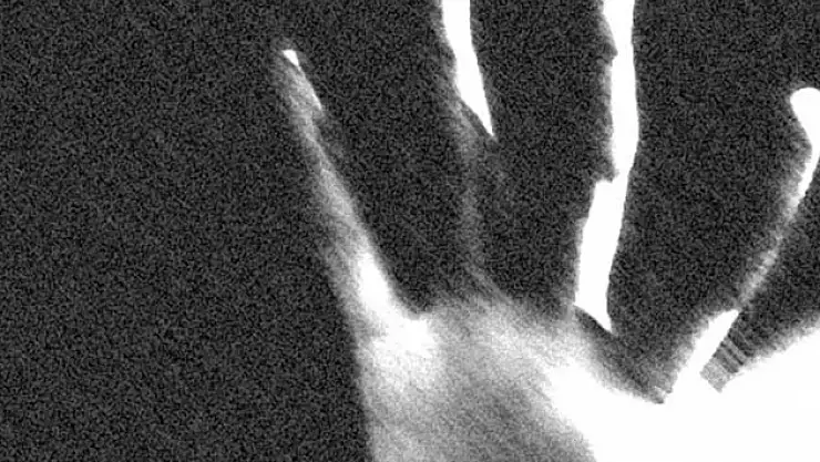 Küçük kıza akılalmaz işkence