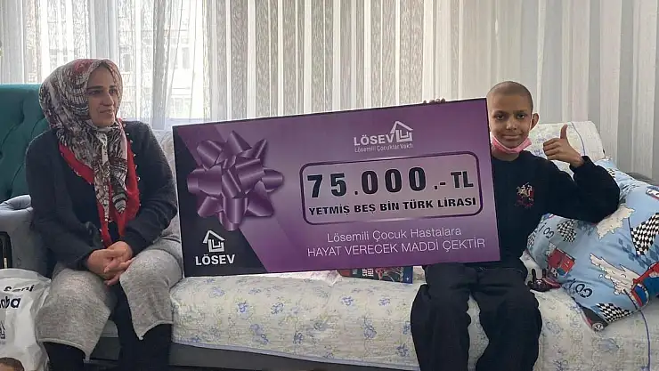 LÖSEV'DEN ÇOCUKLARA 75 BİN TL'LİK YARDIM ÇEKİ