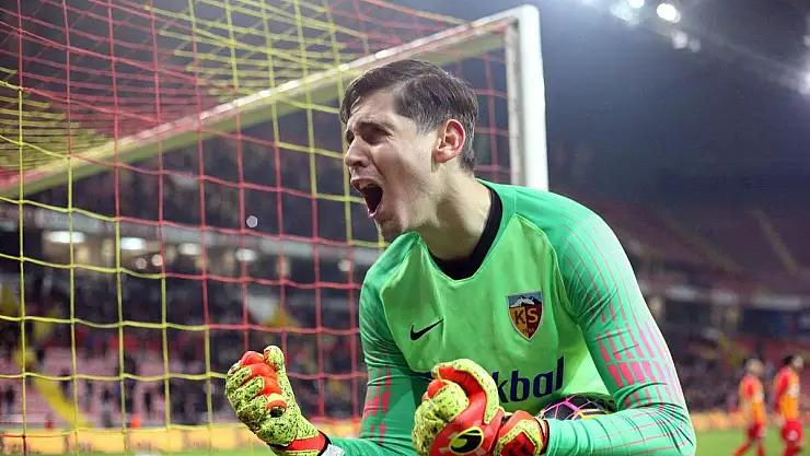LUNG, SÜPER LİG'İN EN FAZLA KURTARIŞ YAPAN KALECİSİ OLDU