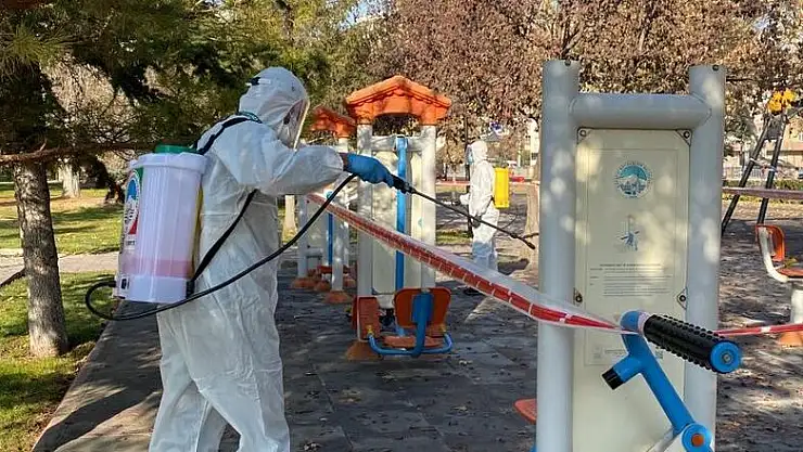 MELİKGAZİ BELEDİYESİ, TOPLU KULLANIM ALANLARINI DEZENFEKTE EDİYOR