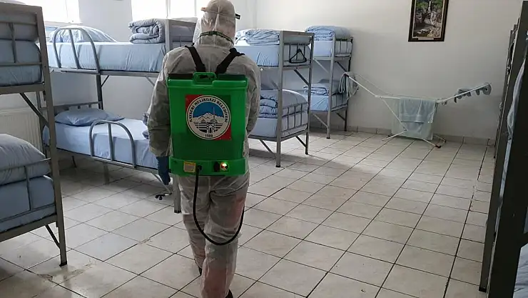 MELİKGAZİ'DE 25 ARAÇ 50 PERSONEL İLE DEZENFEKTE ÇALIŞMALARI DEVAM EDİYOR