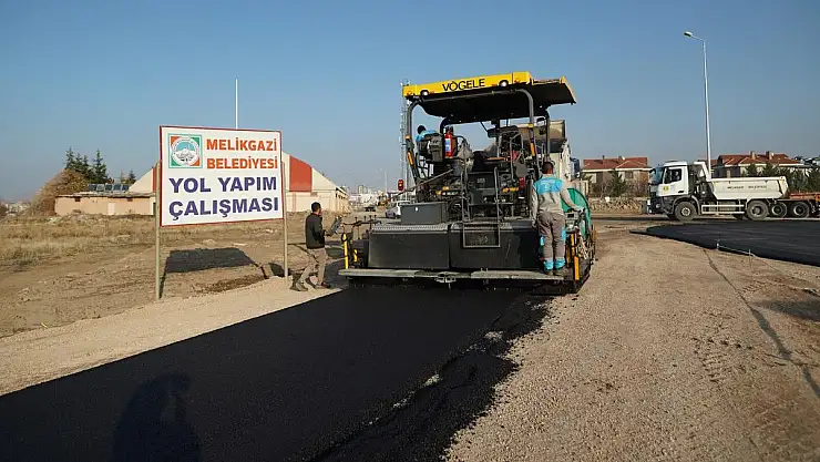 MELİKGAZİ'DE YENİ YOLLAR İLE KONFORLU VE GÜVENLİ ULAŞIM
