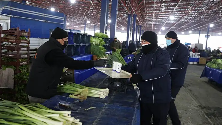 MELİKGAZİ'DEN PAZAR ESNAFINA SICAK ÇORBA İKRAMI