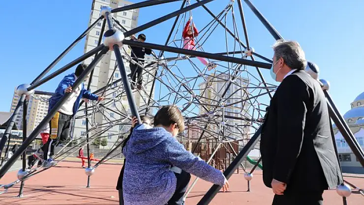 MELİKGAZİ'NİN PARKLARINDA ÇOCUKLAR ÇOK MUTLU