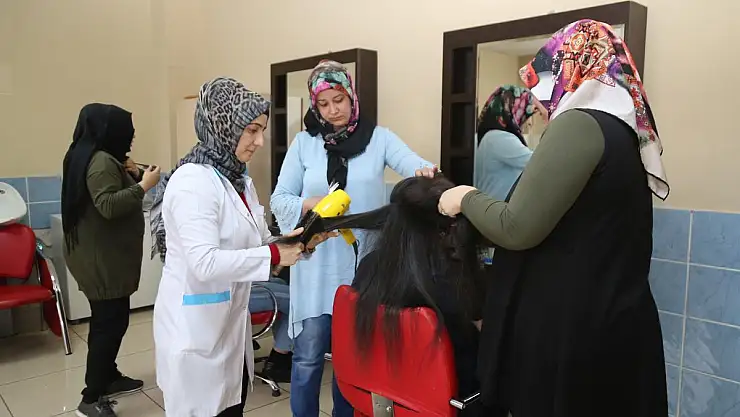 MELMEK Kuaförlük Kursları kadınlara istihdam kapısı açıyor