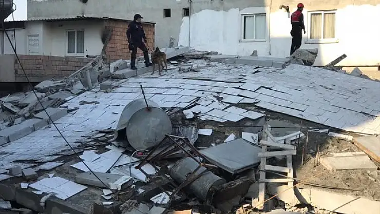 Mersin'de Çatırdama Sesleri Gelen 5 Katlı Bina Çöktü