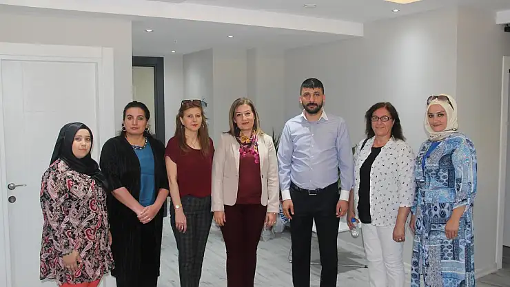 MHP KAYSERİ İL KADIN KOLLARI'NDAN HUNAT TV'YE ZİYARET