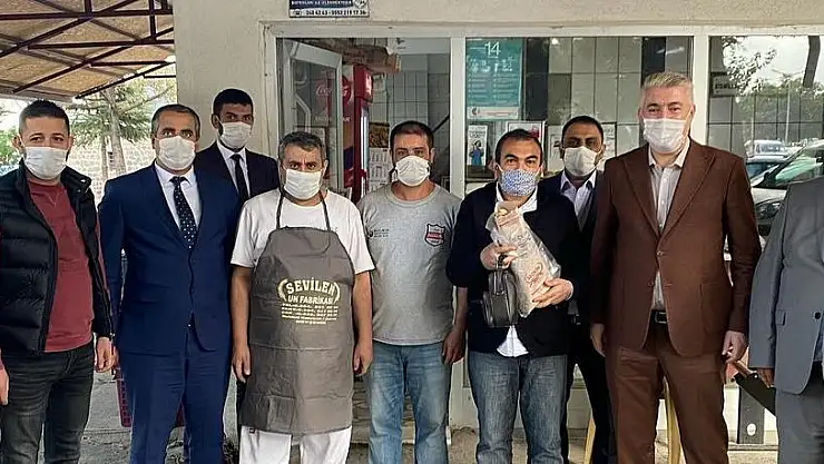 MHP KAYSERİ İL TEŞKİLATI 'ASKIDA EKMEK KAMPANYASI'NI BAŞLATTI