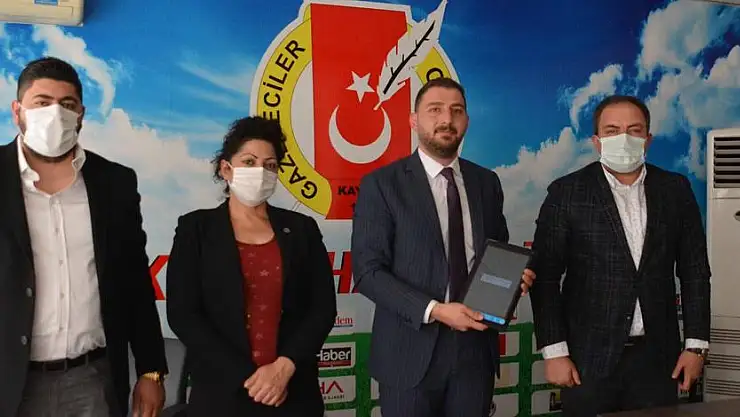 MHP MELİKGAZİ İLÇE BAŞKANLIĞI 'ASKIDA TABLET PROJESİ' BAŞLATTI