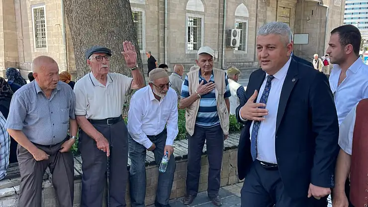 MHP MELİKGAZİ SAHAYA İNDİ, VATANDAŞLA İSTİŞARE ETTİ