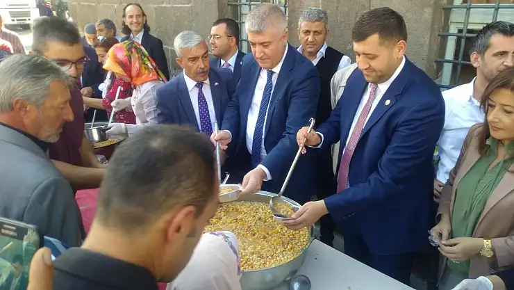 MHP MELİKGAZİ TEŞKİLATI 18 KAZAN AŞURE DAĞITTI