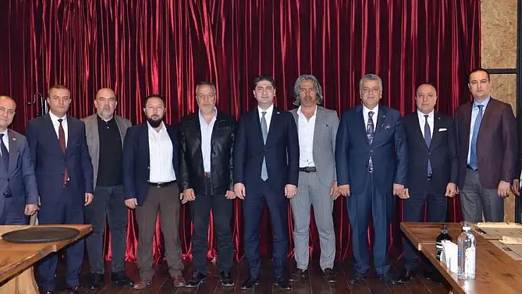 MHP'Lİ ÖZDEMİR, DOĞU TÜRKİSTAN DAVASININ TEMSİLCİLERİ İLE BİR ARAYA GELDİ