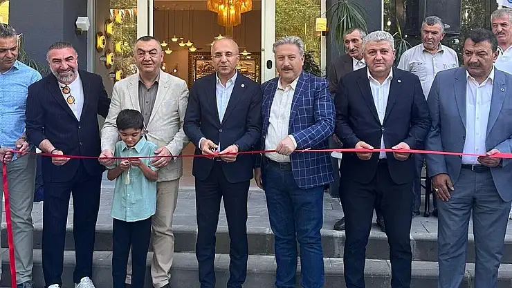MKG LİGHT HOUSE'TAN YENİ MAĞAZA VE IŞIL IŞIL KOLEKSİYON LANSMANI