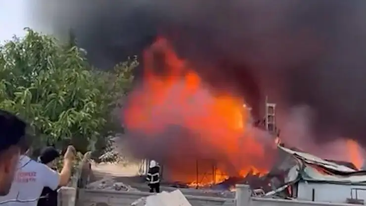 MOBİLYA FABRİKASINDA ÇIKAN YANGIN KORKUTTU