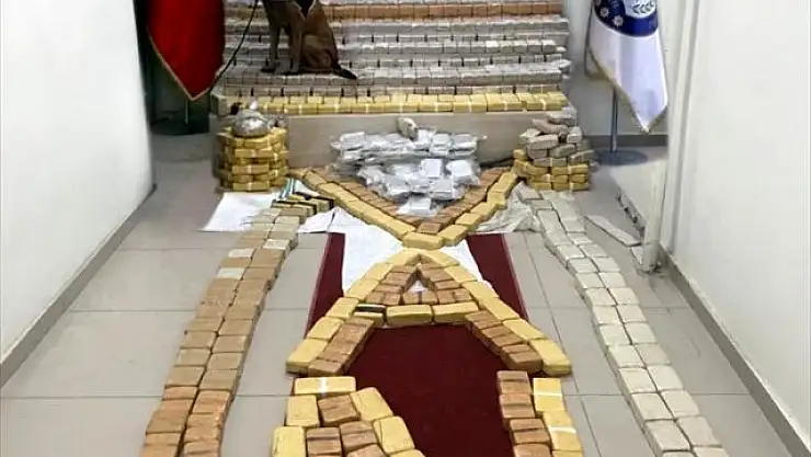 NARKOTİK KÖPEĞİ LİSA 331 KİLO UYUŞTURUCU BULDU!