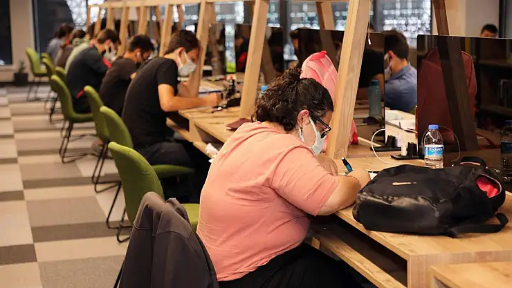 ÖĞRENCİLER SINAVA TALAS'IN KÜTÜPHANELERİNDE HAZIRLANIYOR