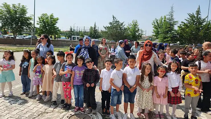 ÖĞRETMEN VE ÖĞRENCİLER AREFE GÜNÜ BAYRAMLAŞTI