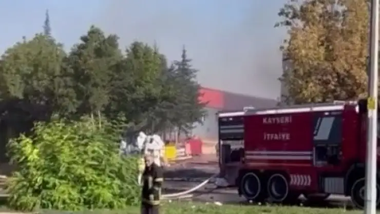 OSB'deki fabrika yangınında soğutma çalışmaları sürüyor