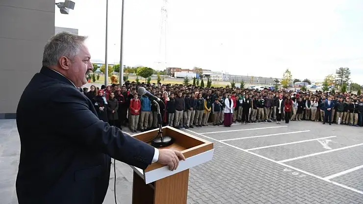 Özel Kayseri OSB Teknik Kolejinde 29 Ekim Cumhuriyet Bayramı büyük coşku ile kutlandı
