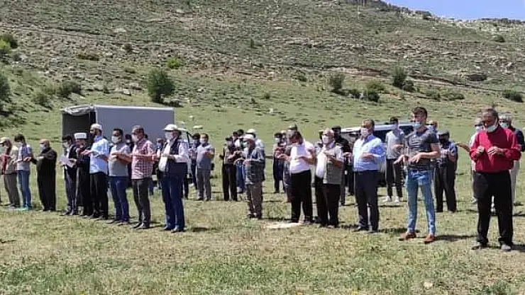 ÖZVATAN'DA BEREKET İÇİN ELLER SEMAYA YÜKSELDİ