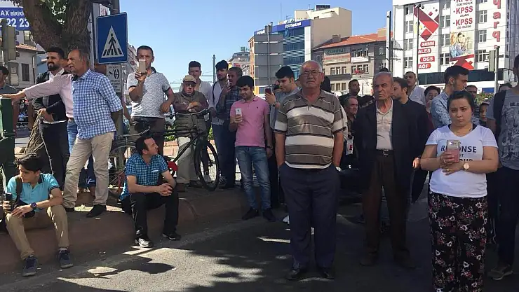 Panikleyen yok, merak eden çok