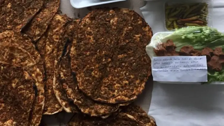 Parası Yetmeyen Öğrenciler Bedava Lahmacun İstedi, Lokantacının Yazdığı Not Olay Oldu