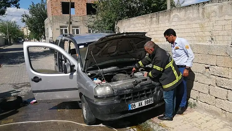 PARK HALİNDEKİ TİCARİ ARAÇ YANDI