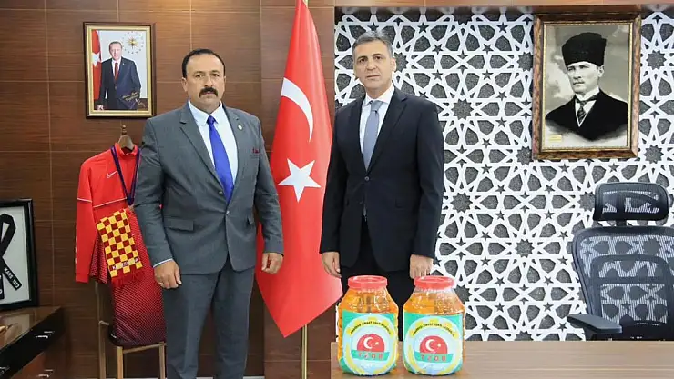 PINARBAŞI ZİRAAT ODASI'NDAN EMNİYET TEŞKİLATI'NA ASPİR YAĞI HEDİYESİ