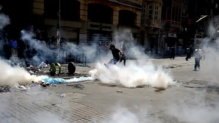 POLİS, MÜDAHALESİ SIRASINDA YARALADIĞI EYLEMCİYE 50 BİN TL TAZMİNAT ÖDEYECEK!