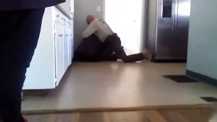 POLİSTEN ENGELLİ ÇOCUĞA ŞİDDET