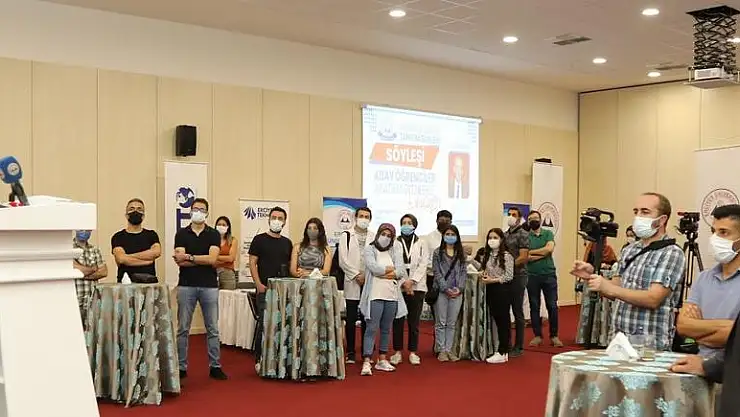 PROF. DR. DERVİŞ KARABOĞA, ERÜ'DE ADAY ÖĞRENCİLERİN SORULARINI YANITLADI