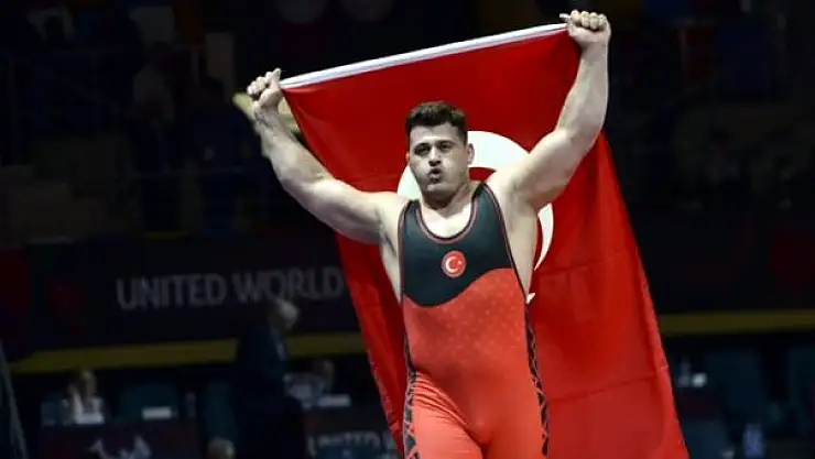 RIZA KAYAALP 4. KEZ DÜNYA ŞAMPİYONU OLDU