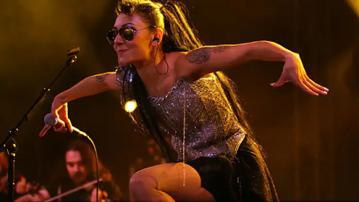 Rock'ın Efsane İsimlerinden Özlem Tekin, Müziği Bırakıp Muhtar Oldu