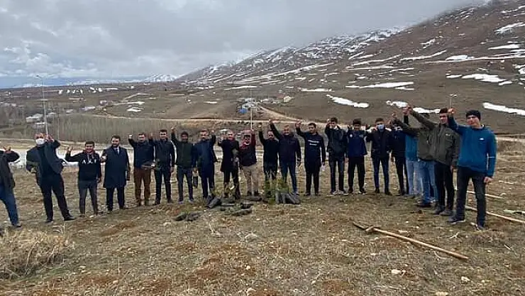 SARIZ'DA BAŞBUĞ ALPARSLAN TÜRKEŞ'İN ANISINA FİDAN DİKİLDİ