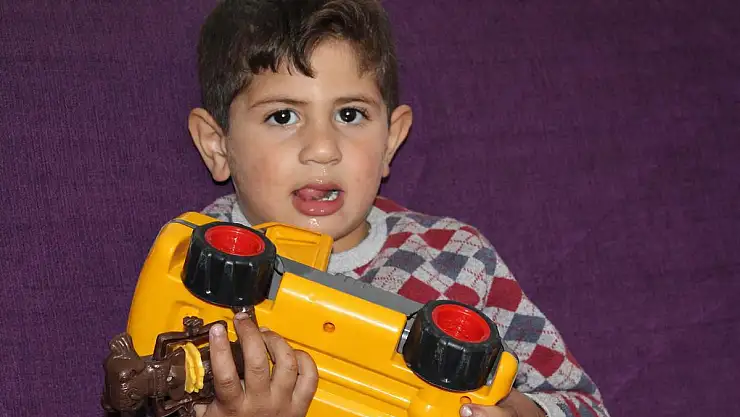 Savaşın çocuğu 3 yaşında 3 kez kalp ameliyatı oldu