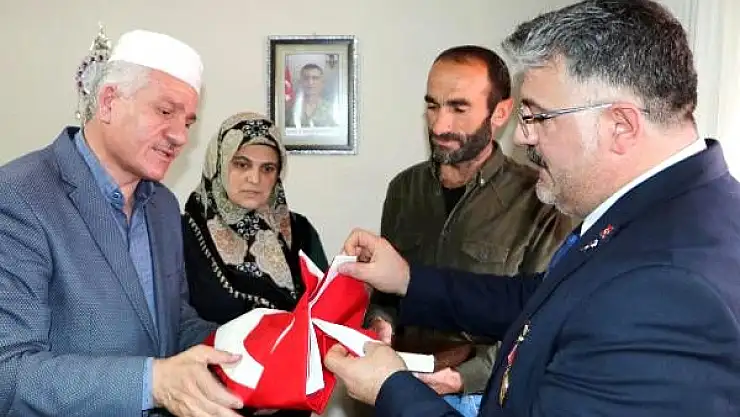 ŞEHİDİN AİLESİNE ANLAMLI ZİYARET