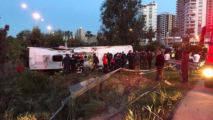 Şehirlerarası Yolcu Otobüsü Kaza Yaptı: 2 Ölü, 29 Yaralı