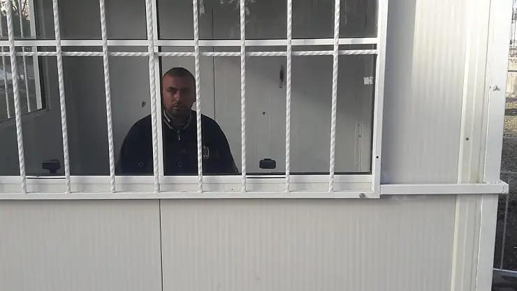 ŞEHİT KARDEŞİNE KULÜBE NÖBETİ