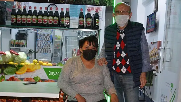 SEVDASI UĞRUNA BREZİLYADAN KAYSERİ'YE GELEN MARİA ÇİĞ KÖFTECİLİK YAPIYOR