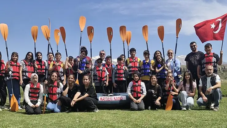 ŞIHBARAK ORTAOKULU ÖĞRENCİLERİNE 19 MAYIS'A ÖZEL KANO ETKİNLİĞİ