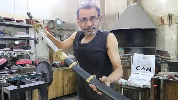 Sivaslı usta samuray kılıcı ile Japon ustalara rakip oldu