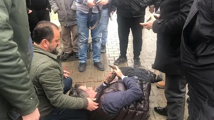 Sokak Ortasında Dehşete Düşüren Olay! Biri Tabancayla Vurdu, Diğeri Tekmeledi