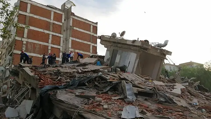 SON DAKİKA: DEPREMDE 6 KİŞİ HAYATINI KAYBETTİ, 202 KİŞİ DE YARALANDI