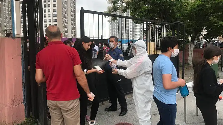 SOSYAL MESAFELİ LGS SINAVI BAŞLADI