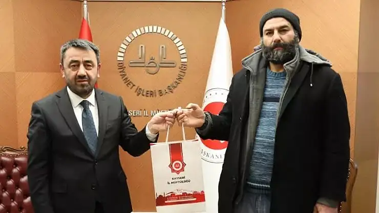 SURİYELİ EZRAK, BULDUĞU PARA DOLU ÇANTAYI TESLİM ETTİ