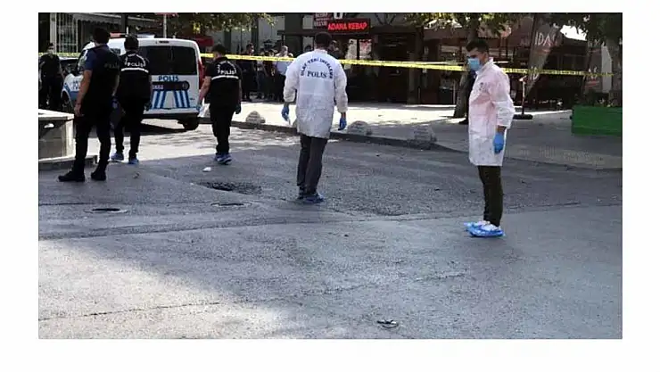 TAKSİ DURAĞINDA ÇIKAN TARTIŞMADA SİLAHLAR KONUŞTU: 2 ÖLÜ 1 YARALI